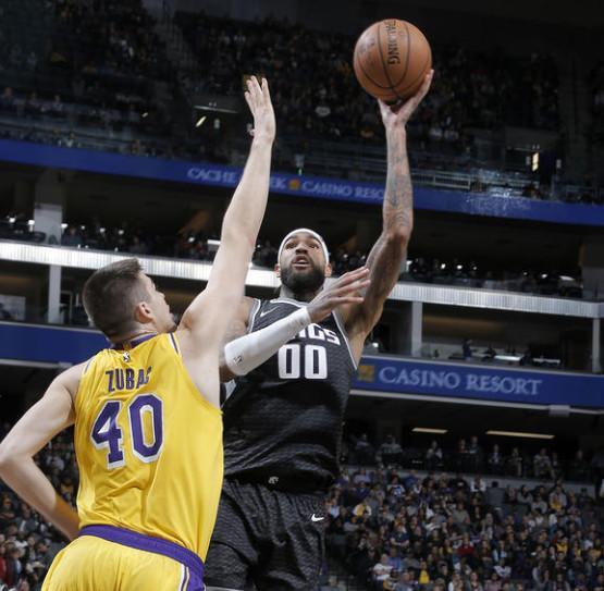 金年会官方登录-里程碑夜！克里夫兰骑士绝杀压哨，英超关键时刻刷纪录，引发热议，更衣室氛围转暖