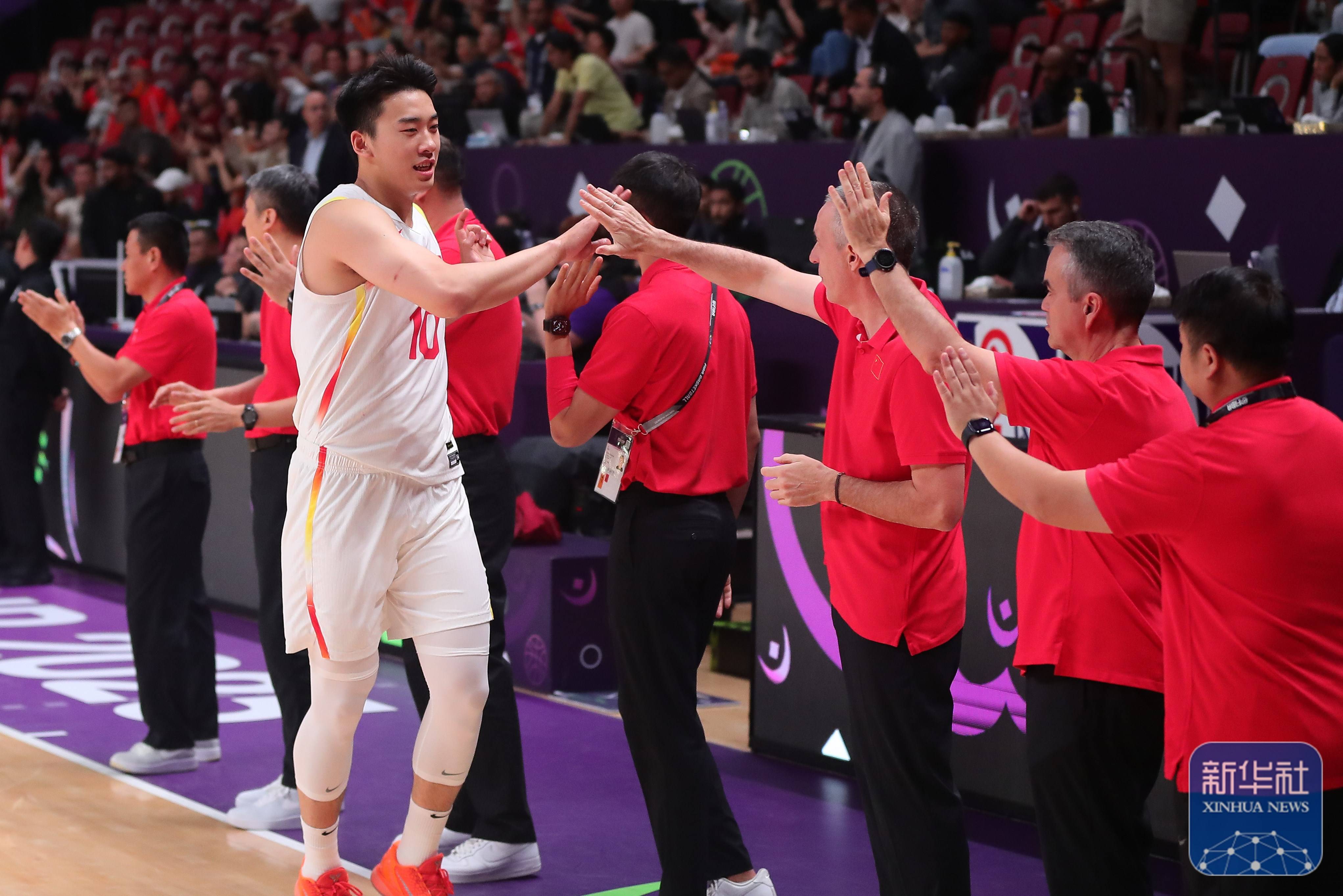 金年会国内通道-关于赛地聚焦：CBA常规赛国际比赛日热度飙升，克里夫兰骑士复出首秀，媒体盛赞，球队文化再被提及的信息